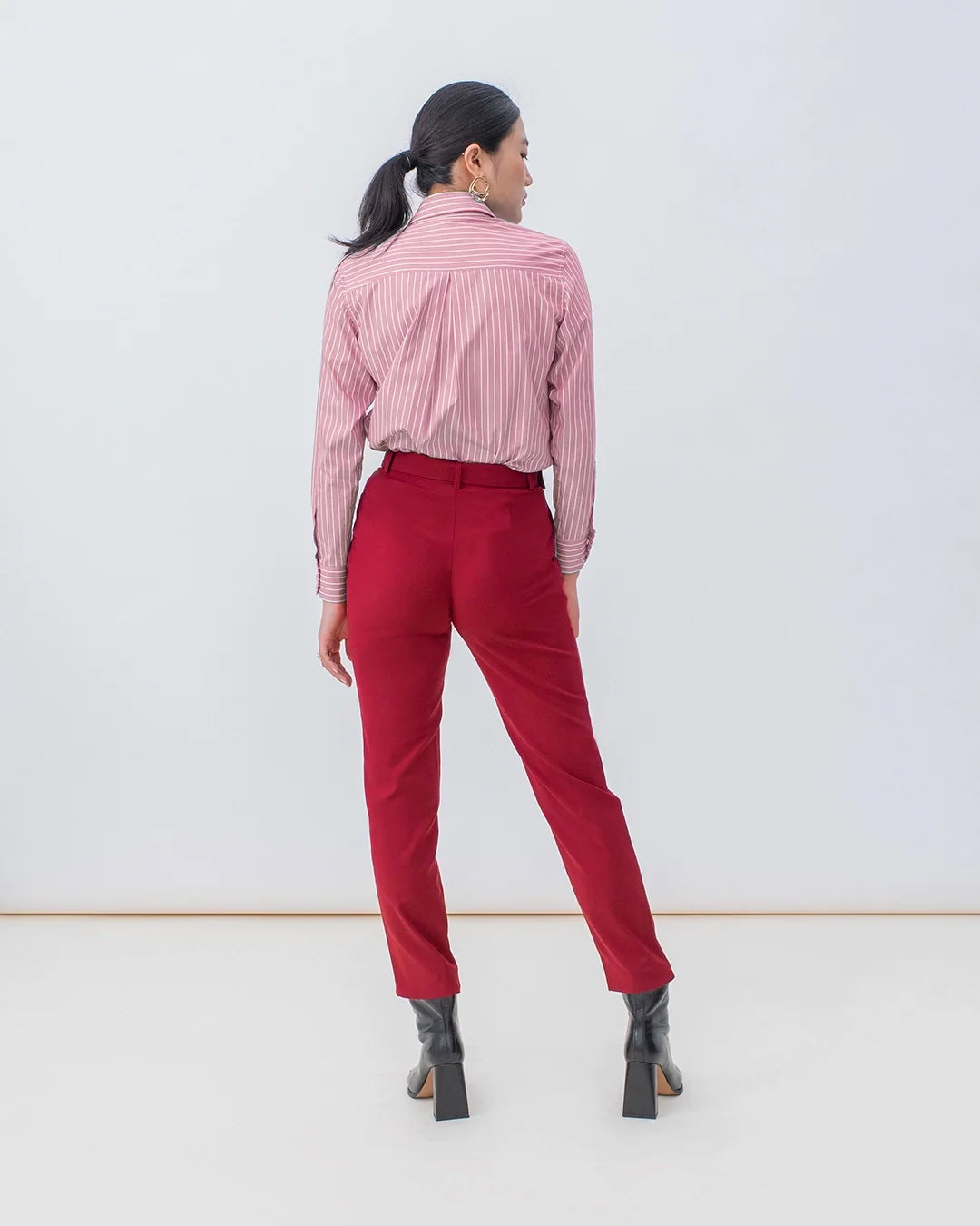 17H10_tailleur_femme_pantalon_rouge_carotte_tenue_travail_fashion-marque-française-de-tailleur-pour-femme-qualité-supérieur-1