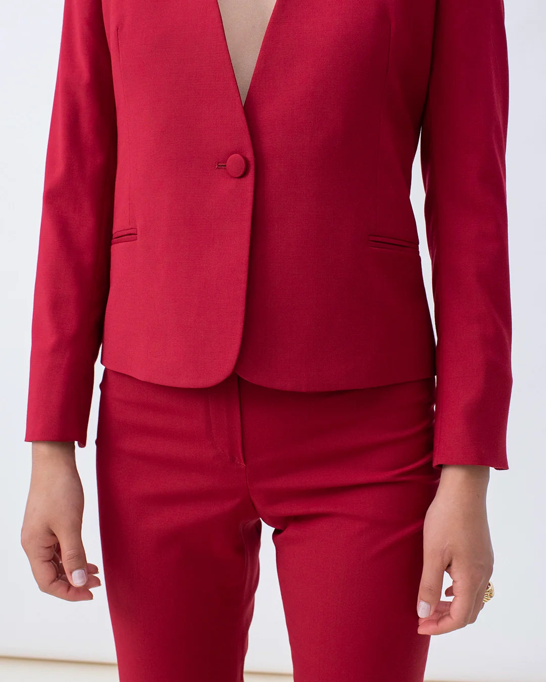 17H10_tailleur_rouge_femme_costume_ceremonie_soiree_powerful_classe_tenue9