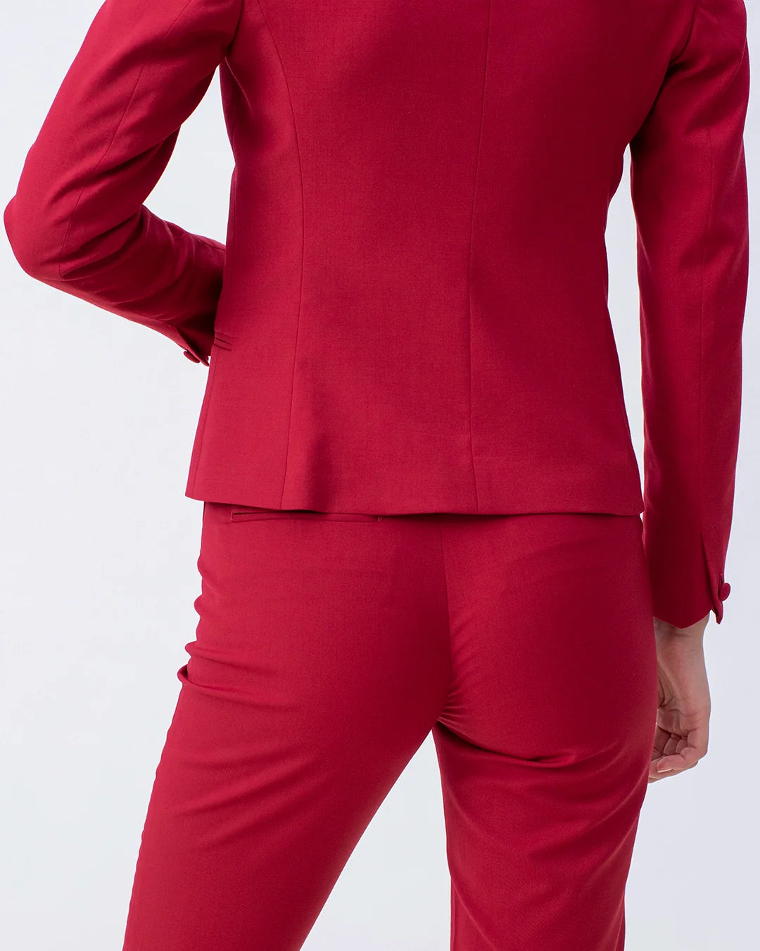 17H10_tailleur_rouge_femme_costume_ceremonie_soiree_powerful_classe_tenue9