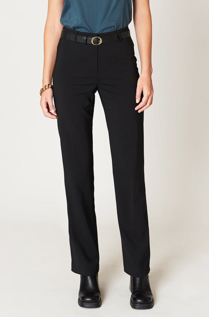 17H10-pantalon-berlin-noir-blazer-feminin-parfaite-pour-un-afterwork-confortable-et-chic-carbone-workwear-